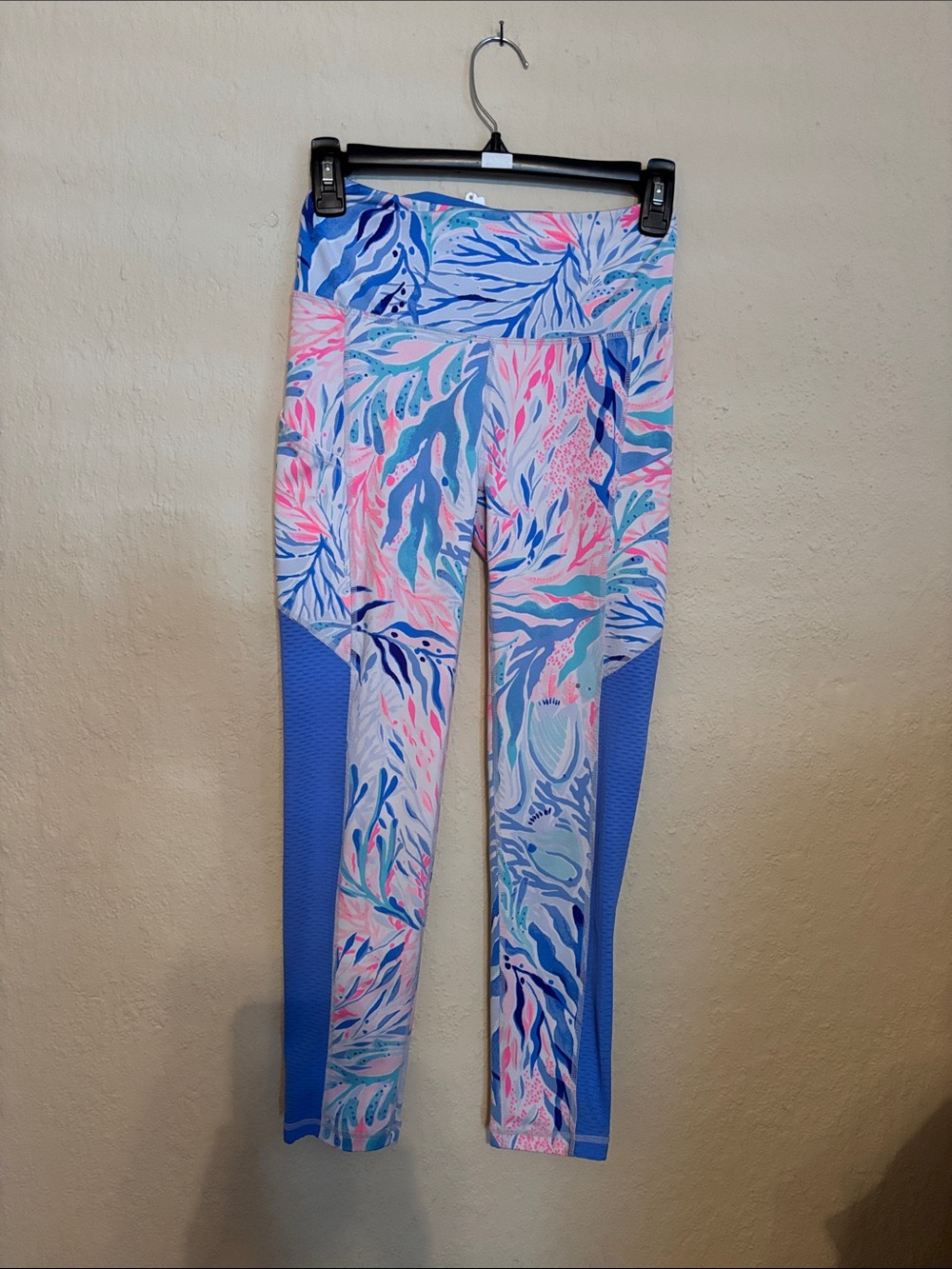 Lilly Pulitzer Pink Blue Tropical Print Cropped Leggings
